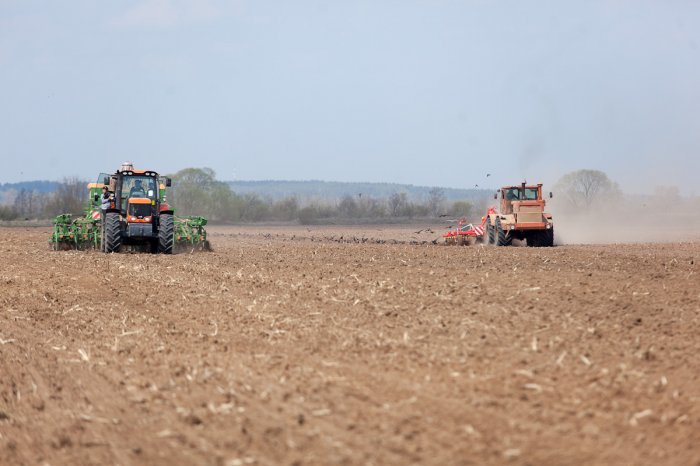 Аграрии в Псковской области приступили к весенним полевым работам Аграрии в Псковской области приступили к весенним полевым работам